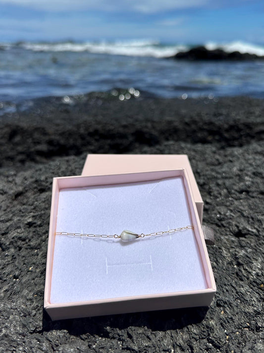 Hawaiian Cone Shell Bracelet – Adjustable Gold Paperclip Chain (8.25”)