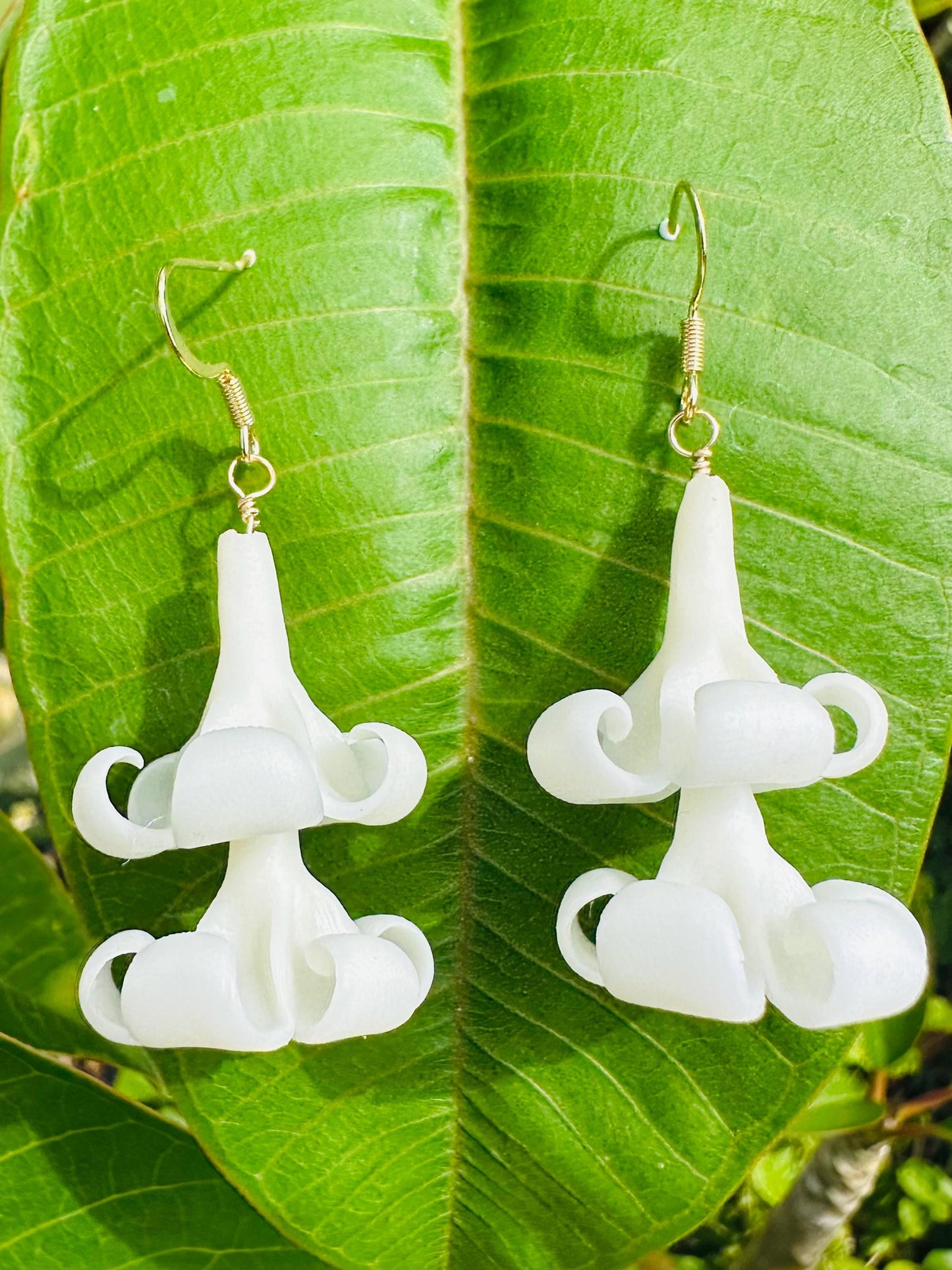Hawaiian Flower Dangle Earrings – Puakenikeni, Crown Flower, or Pakalana