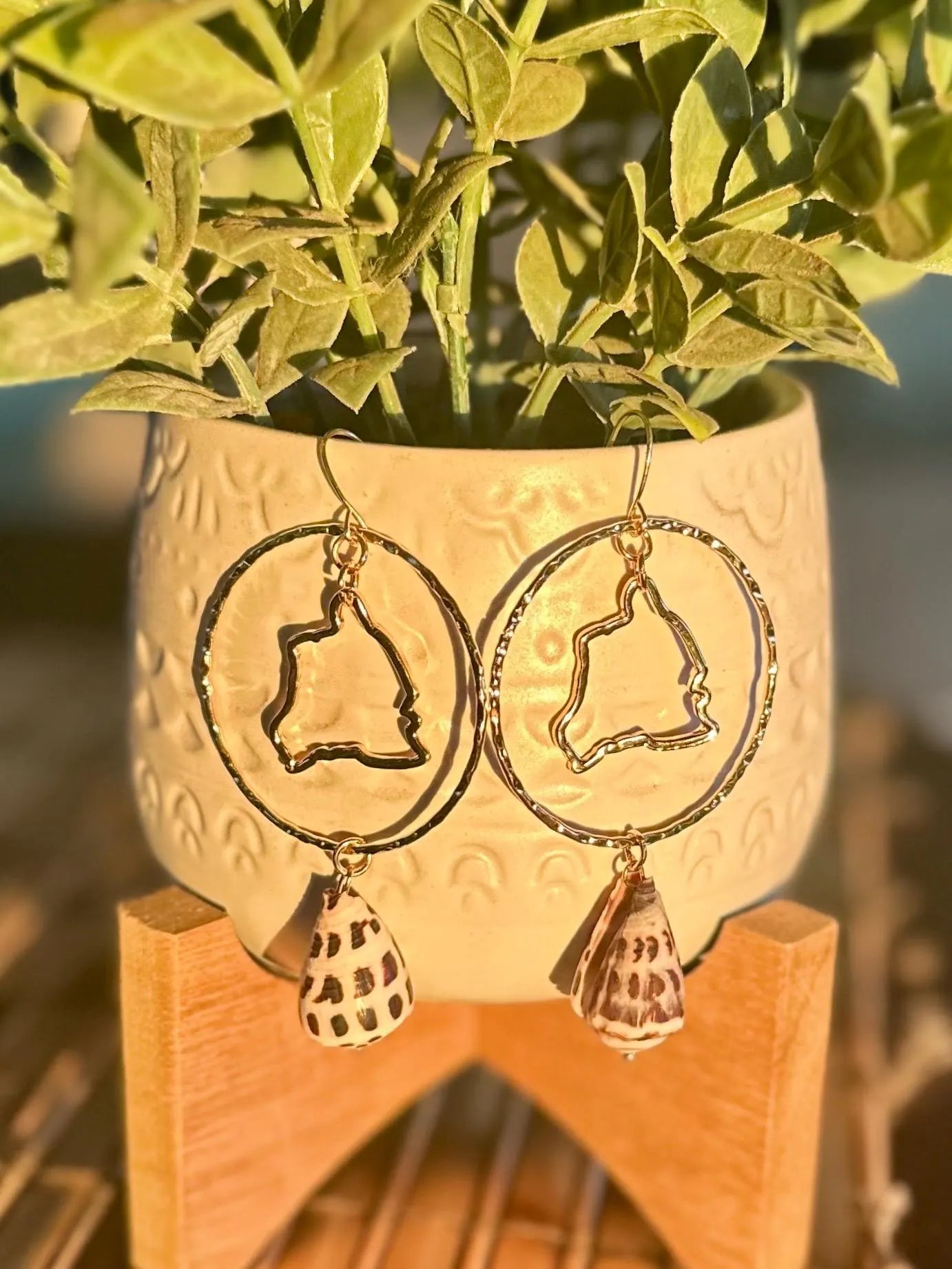 Hawaiian Dangle Earrings – Shell or Pearl Beads, Gold Plated