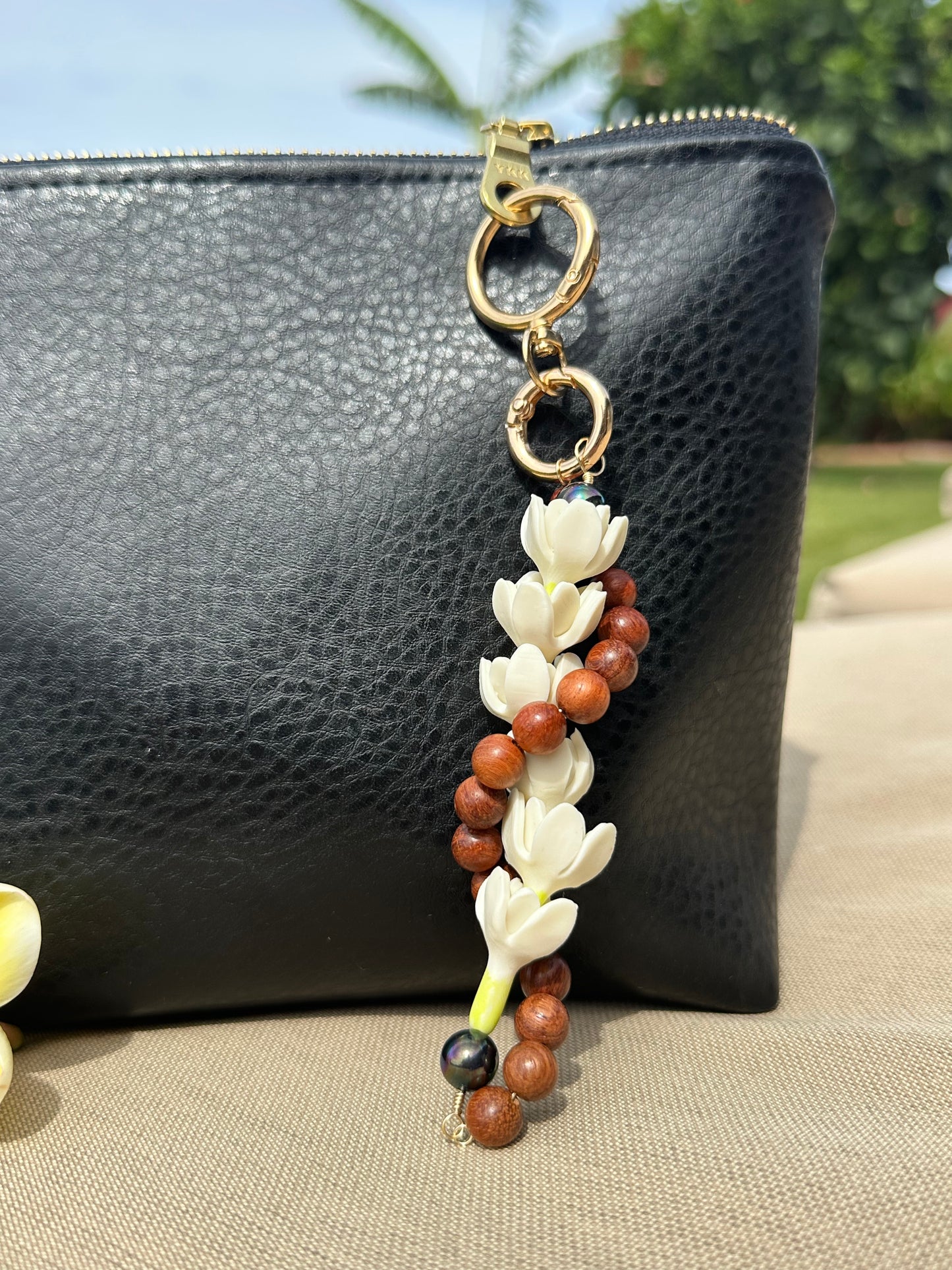 Hawaiian Lei Bag Chain – Sandalwood Beads with Island Flower Charm