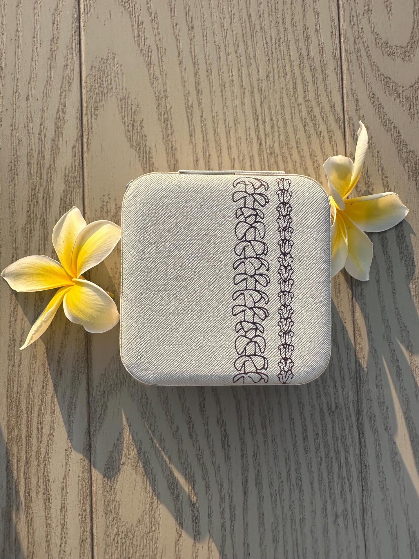 Hawaii-Inspired Travel Jewelry Case – Compact Organizer with Mirror | Aloha or Lei Design | Jewelry Storage