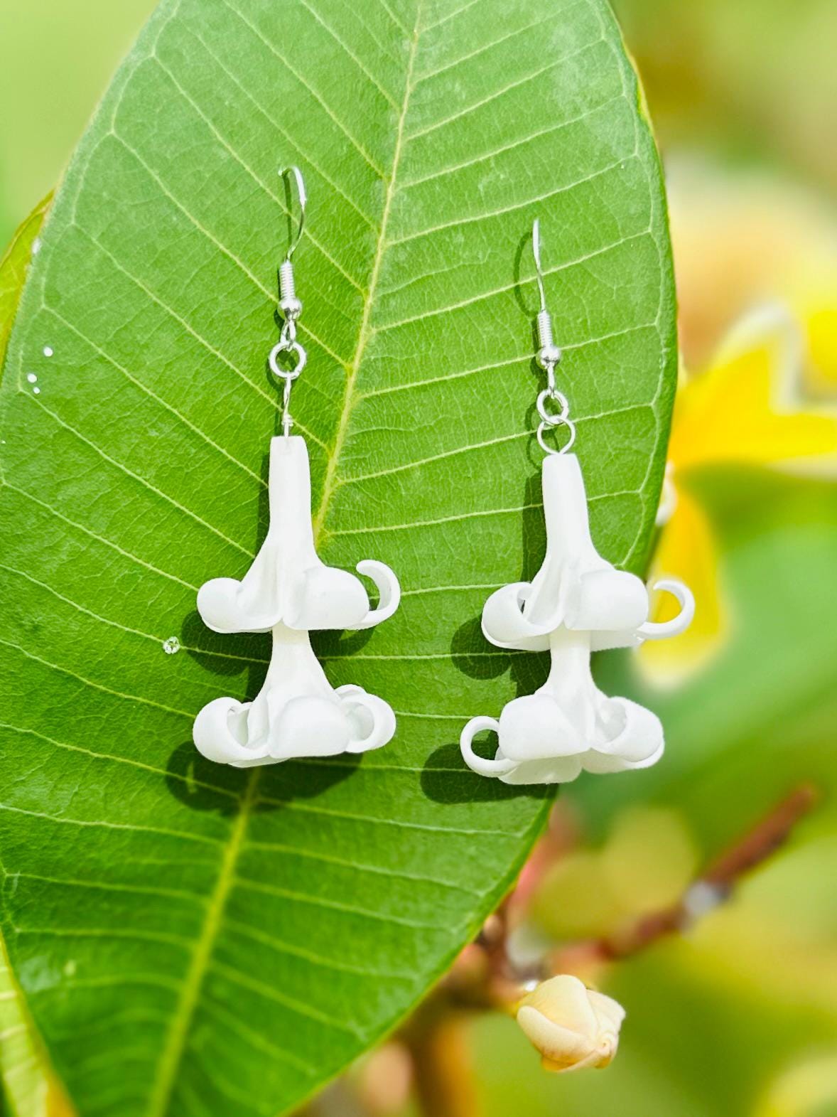 Hawaiian Flower Dangle Earrings – Puakenikeni, Crown Flower, or Pakalana