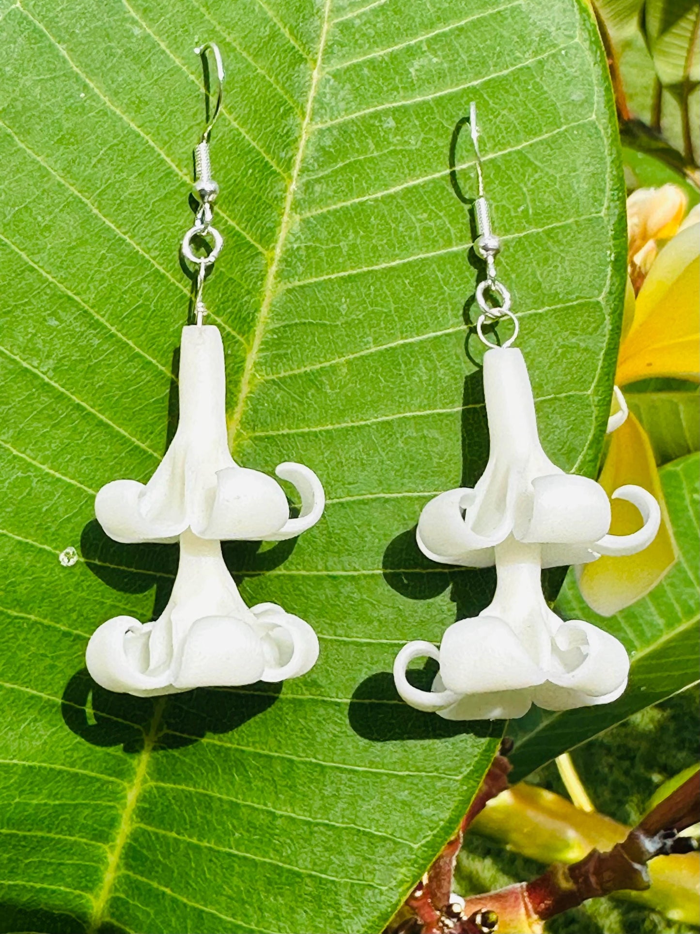 Hawaiian Flower Dangle Earrings – Puakenikeni, Crown Flower, or Pakalana